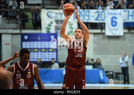 Foto Claudio Grassi - LaPresse 23 dicembre 2018 Desio, Monza e Brianza (Italia) Sport Warenkorb Serie A Postemobile Warenkorb 2018-2019 Acqua San Bernardo Cantu' - Umana Reyer Venezia Nella Foto: Michael Bramos (#6 Umana Reyer Venezia) Al tiro Stockfoto