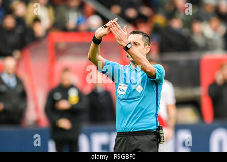 Utrecht, Niederlande vom 23. Dezember 2018 Fußball-niederländischen Eredivisie: FC Utrecht v Ajax Amsterdam (M) Schiedsrichter Dennis Higler Eredivisie seizoen 2018-2019 Stockfoto