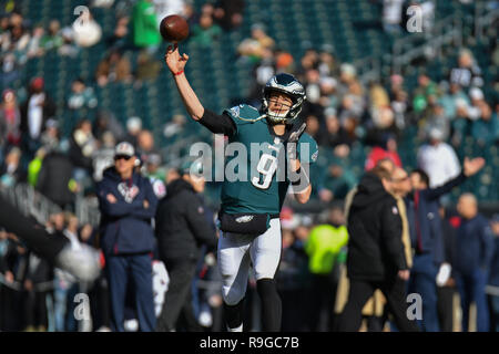 Philadelphia, Pennsylvania, USA. 23 Dez, 2018. Nick Foles (9) der Philadelphia Eagles Aufwärmen vor einem Spiel gegen die Houston Texans am Lincoln Financial Field am 23. Dezember, in Philadelphia, Pennsylvania, 2018. Gregory Vasil/Cal Sport Media/Alamy leben Nachrichten Stockfoto