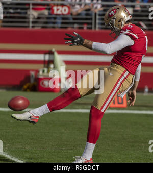 Santa Clara, Kalifornien, USA. 23 Dez, 2018. San Francisco 49ers Börsenspekulant Bradley Ritzel (5) am Sonntag, 23. Dezember 2018, in Levis Stadion in Santa Clara, Kalifornien. Die Bären besiegten die 49ers 14-9. Credit: Al Golub/ZUMA Draht/Alamy leben Nachrichten Stockfoto