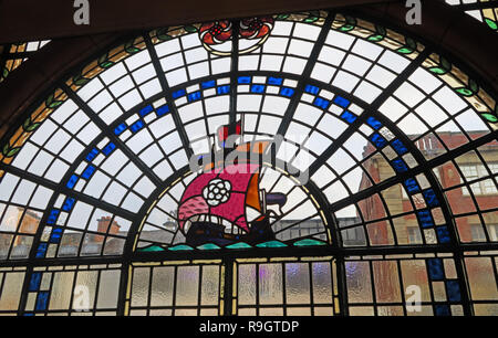 Rose Villa Taverne Schiff Glasfenster, Jewellery Quarter, Birmingham, West Midlands, England, Großbritannien, Stockfoto