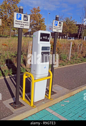 Elektrofahrzeug aufladen nur Punkt, Eskbank Bahnhof, Dalkeith, Midlothian, Schottland, Großbritannien Stockfoto