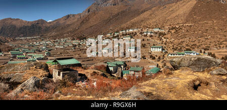 Nepal, Everest Base Camp Trek, Khumjung, erhöhte Panoramablick in Richtung Khunde Dorf Stockfoto