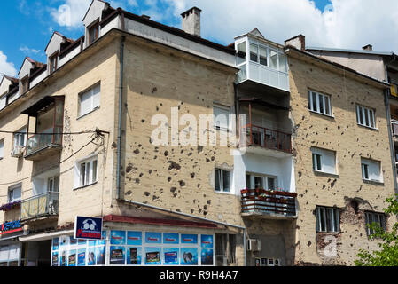 Bullet Bohrungen an der Wand, Konjic, Bosnien und Herzegowina Stockfoto