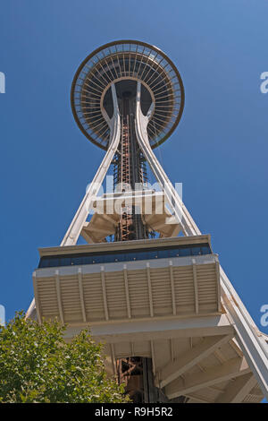 Suchen Sie auf der Space Needle in Seattle Space Needle Park in Seattle. Stockfoto