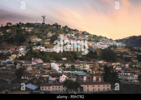 Virgen de Quito El Panecillo en Ecuador Stockfoto