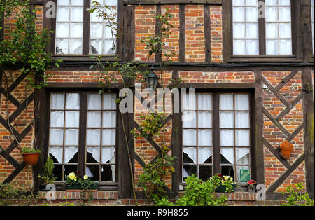 Senlis, Frankreich, 16. APRIL 2017: alte Häuser im typischen Gerberoy Village, 16. April 2017, in Pujols, Oise, Frankreich Stockfoto