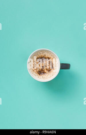 Kaffee flach Bild auf Pastell türkis Hintergrund Stockfoto