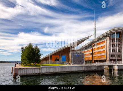 OSLO, Norwegen - 23. JULI 2018: Neubau von Astrup Fearnley Museum für moderne Kunst von Renzo Piano in Tjuvholmen Bezirk Stockfoto