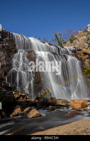 Ein Regenbogen vor Wasserfall, Mackenzie Falls, die Grampians, Australien Stockfoto