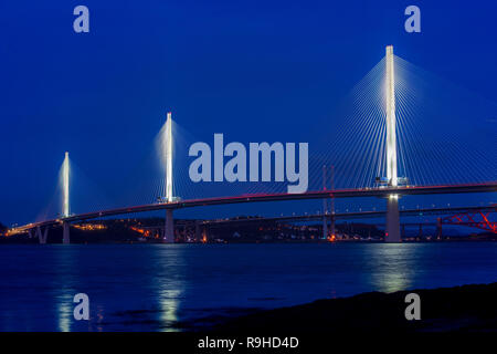 Queensferry überqueren, Brücken, Nacht, Sonnenuntergang, Licht, Leuchten, Beleuchtung, Trafic Stockfoto