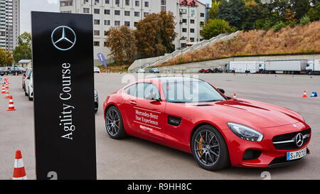 Kiew, Ukraine - OKTOBER 4, 2016: Mercedes Benz Sterne Erfahrung. Die interessante Reihe von Probefahrten. Die neue GTs Mercedes-Benz AMG Präsentation Stockfoto