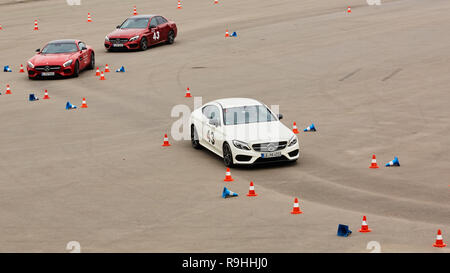 Kiew, Ukraine - OKTOBER 4, 2016: Mercedes Benz Sterne Erfahrung. Die interessante Reihe von Probefahrten. Präsentation der neuen 43-Serie von Mercedes-AMG Stockfoto