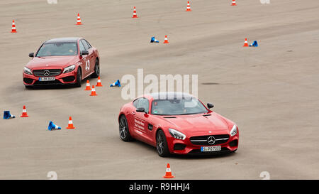 Kiew, Ukraine - OKTOBER 4, 2016: Mercedes Benz Sterne Erfahrung. Die interessante Reihe von Probefahrten. Präsentation der neuen 43-Serie von Mercedes-AMG Stockfoto