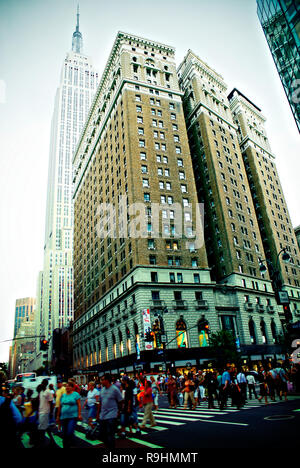 New York, USA - 14. August 2018: in den Straßen von New York Treiben am Tag des Einkaufs. Stockfoto