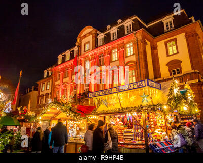 Weihnachtsmarkt auf dem Marktplatz in Heidelberg, Baden-Württemberg, Deutschland, Europa Stockfoto