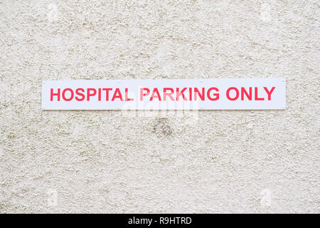 Krankenhaus Patienten und Personal Parken nur Zeichen Stockfoto