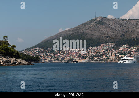 Suchen in Richtung Dubrovnik Festland von der Insel Lokrum, Kroatien Stockfoto