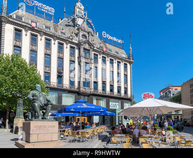 Joe der Saft Cafe an der Ecke von Lille Grensen und Karl Johans Gate im Zentrum der Stadt, Oslo, Norwegen Stockfoto