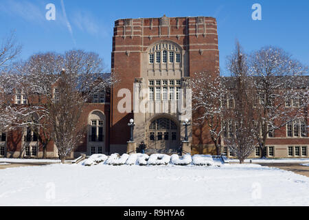 Purdue Memorial Union mit Schnee, Purdue University, West Lafayette, Indiana, USA Stockfoto