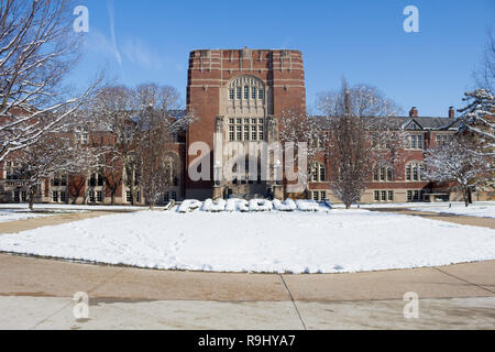 Purdue Memorial Union mit Schnee, Purdue University, West Lafayette, Indiana, USA Stockfoto