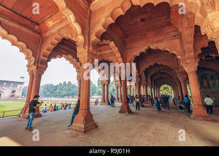 Die Innenarchitektur des Red Fort in Delhi Diwan-i-Aam auch als die Halle der Öffentlichkeit bekannt. Stockfoto