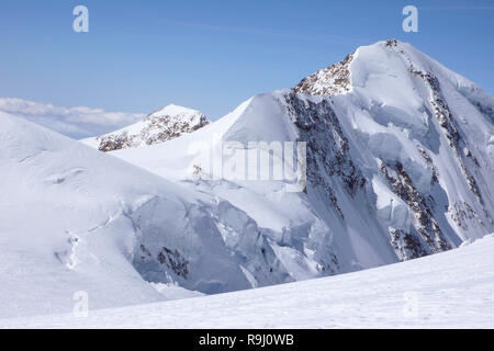 Winter Berge in den Schweizer Alpen mit einer Detailansicht auf Liskamm oberhalb von Zermatt Stockfoto