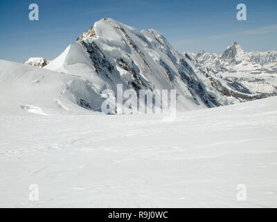 Winter Berge in den Schweizer Alpen mit einer Detailansicht auf Liskamm oberhalb von Zermatt Stockfoto