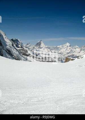 Winter Berge in den Schweizer Alpen mit einer Detailansicht auf Liskamm oberhalb von Zermatt Stockfoto