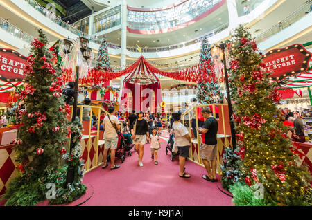 Kuala Lumpur, Malaysia - Dezember 25,2018: Zirkus Weihnachten Dekoration in Mid Valley Megamall. Menschen kann man Ausflüge und Shopping. Stockfoto