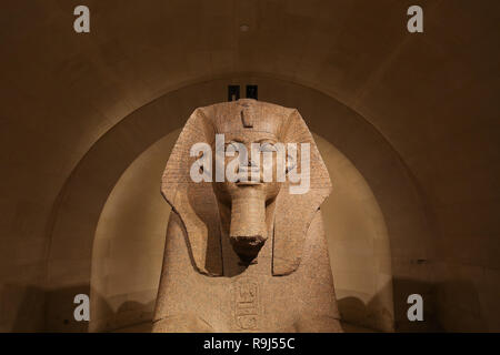 PARIS, Frankreich, 13. MÄRZ 2017: Sphinx von Tanis, das Louvre Museum, März 13, 2017, Paris, Frankreich Stockfoto