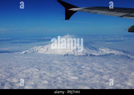Schneebedeckten Ätna aus dem Flugzeug Stockfoto