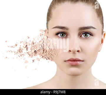 Junge Frau Gesicht aus Krümeliges Pulver. Stockfoto