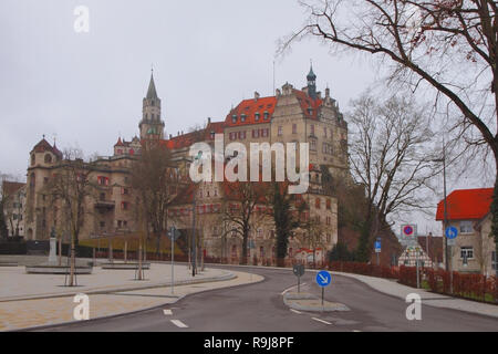 Stadt und Burg auf dem Berg. Sigmaringen, Baden-Württemberg, Deutschland Stockfoto