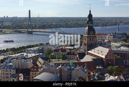 Anzeigen von Riga, Lettland, von St Peter's Church Tower Stockfoto