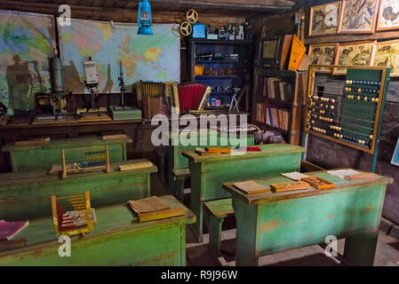 Klassenzimmer in Terzica Avlija Village, ein Freilichtmuseum der ethno Dorf, Zlakusa, Serbien Stockfoto