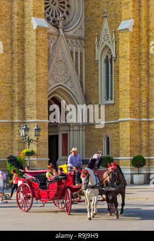 Kutsche mit dem Namen Maria Kirche in Liberty Square, Novi Sad, Serbien Stockfoto