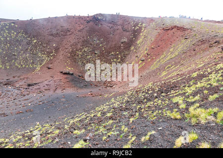 Krater Silvestri Inferiori (1886 m) auf den Ätna Ätna Nationalpark, Sizilien, Italien. Silvestri Inferiori - seitliche Krater des Jahres Vulkanausbruch 1892. V Stockfoto