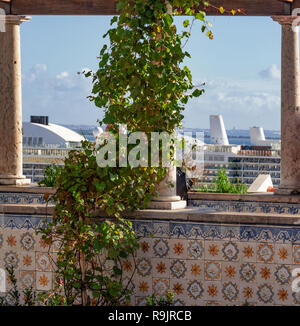 Lissabon - Portugal. Santa Luzia Aussichtspunkt in Alfama Stockfoto