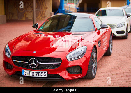 Kiew, Ukraine - 4. Oktober 2016: Mercedes Benz-Sterne-Erfahrung. Die interessante Serie von Testfahrten Stockfoto