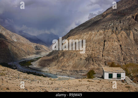 Eine alte Moschee über den Balti Dorf Turtuk, nach Pakistan, jetzt Teil von Ladakh, Indien Stockfoto