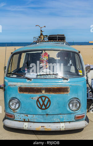 Scheveningen Den Haag, Niederlande - 21. Mai 2017: VW Kombi van am Strand Stockfoto