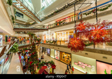 Kuala Lumpur, Malaysia - Dezember 25,2018: Schöne Weihnachten Dekoration in der Gardens Mall. Menschen kann man Ausflüge und Shopping. Stockfoto