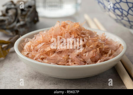 Schüssel withdried bonito Flocken dashi zu machen Stockfoto