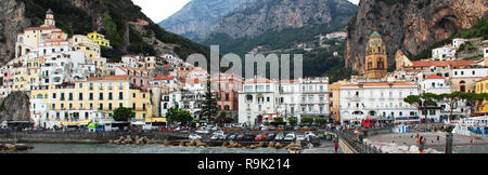 Herrlicher Panoramablick von Positano, Stadt, wunderschöne Stadt in Amalfiküste, Provinz Salerno, Kampanien Stockfoto