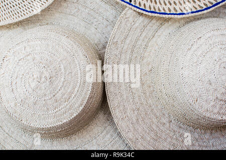 Eine Vielzahl von Panama Hüte für Verkauf Stockfoto
