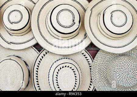 Eine Vielzahl von Panama Hüte für Verkauf Stockfoto