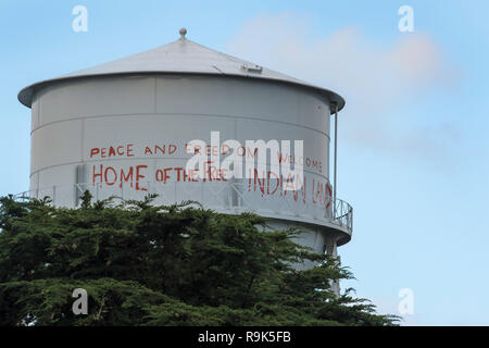 Graffiti auf dem Wasserturm in Alcatraz Island gemalt während der 19 Monate neun Tage Besetzung durch Native American Indians zwischen 1969 und 1971 Stockfoto