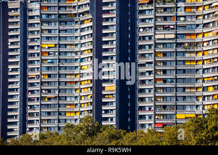Wohn- Hochhaus, die Neckarufebebauung Norden, auch bekannt als "Nagel", ist eine Wohnanlage im Mannheimer Stadtteil Neckarstadt-Ost, 30 floo Stockfoto