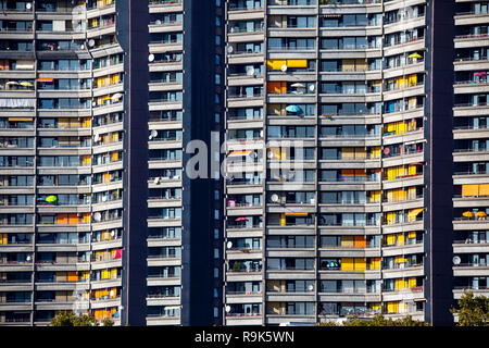 Wohn- Hochhaus, die Neckarufebebauung Norden, auch bekannt als "Nagel", ist eine Wohnanlage im Mannheimer Stadtteil Neckarstadt-Ost, 30 floo Stockfoto
